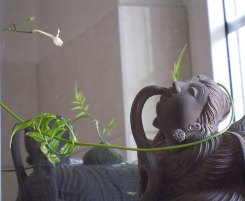 jasmin et statue par Kajan