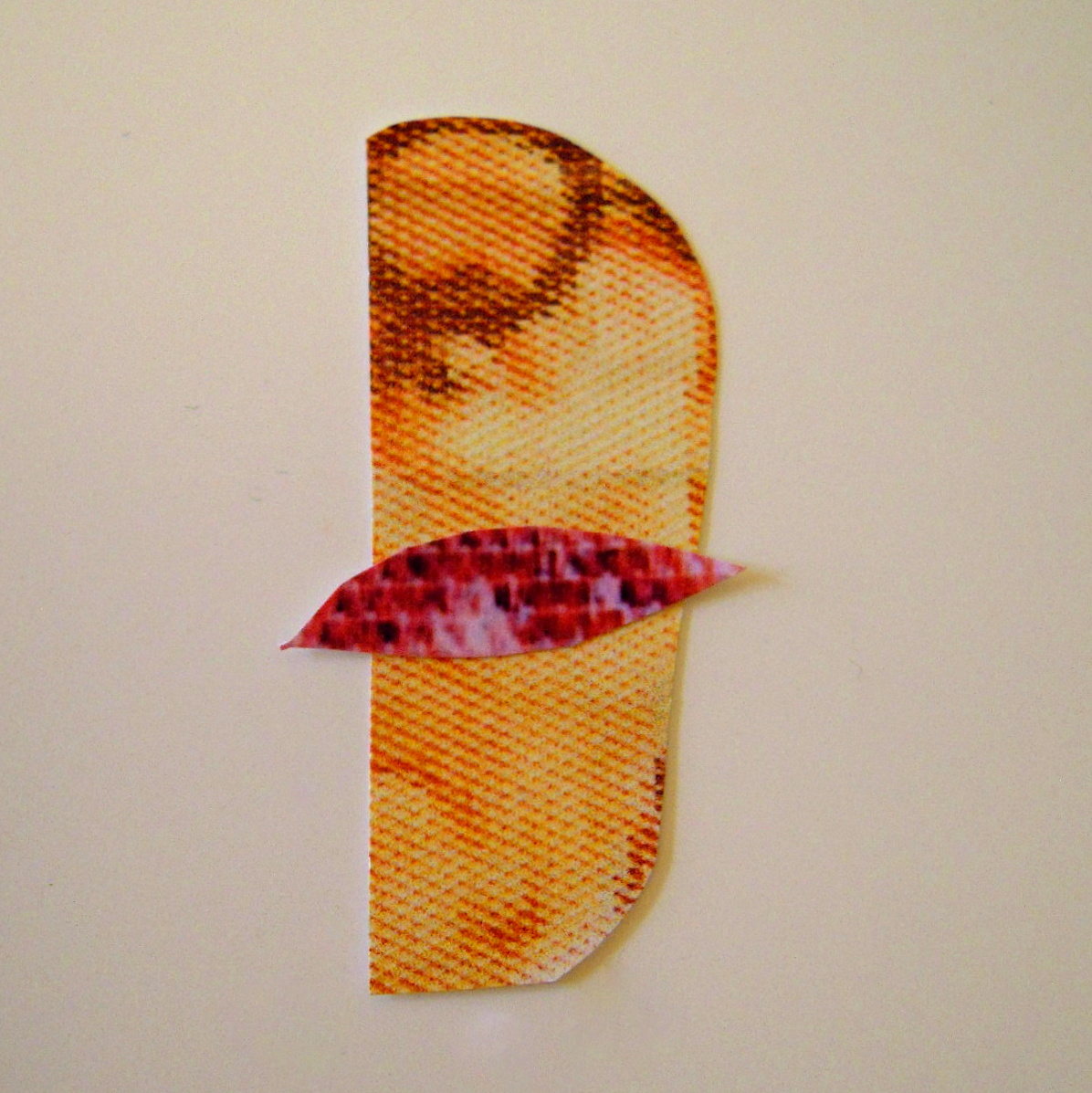 sur la table de découpage