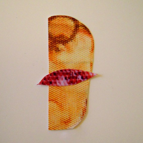 sur la table de découpage